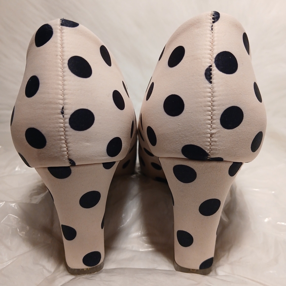 Polka Dot Pumps With A Clear Plastic Heel Tip, Size 40 Is US Size 9 - Picture 8 of 10
